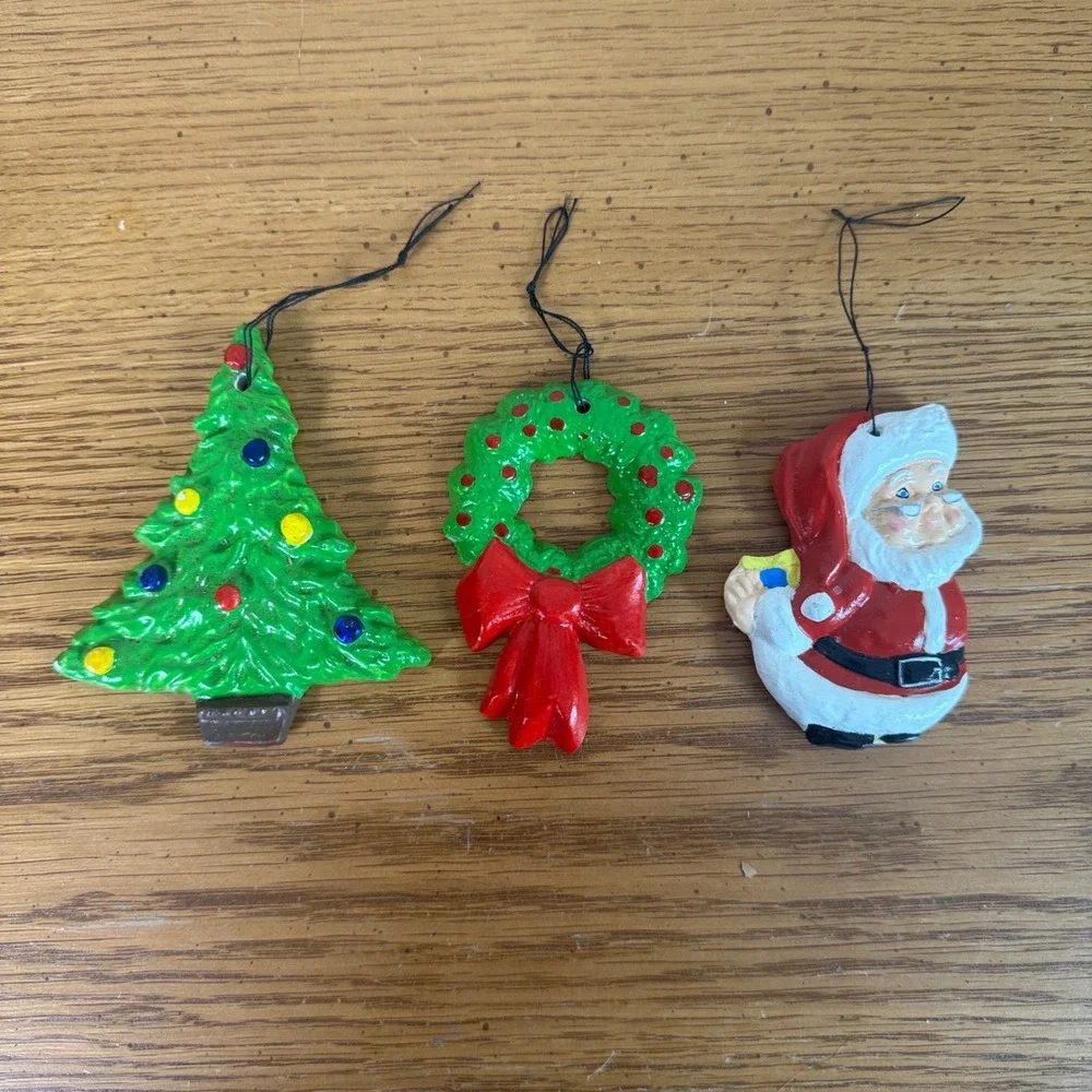Vintage Hand Painted Ceramic Christmas Ornaments Set Santa Wreath Tree 3pc‎